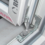 Пластиковое окно Генео со скрытыми петлями Зигения